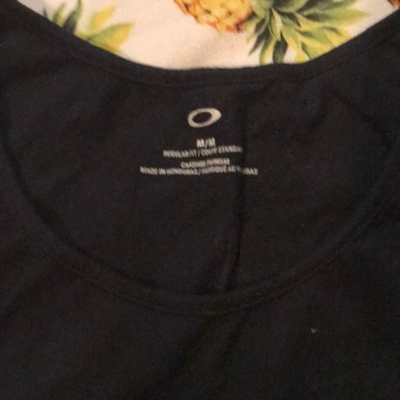 Black Oakley tank top - Picture 2 of 3